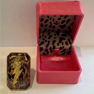 Large Vintage Betsy Johnson Leopard Lucite Lightning Bolt Ring Size 6.5/ 7